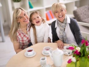 Como Organizar uma Festa em Casa para o Dia das Mães: Dicas de Decoração e Cardápio Especial