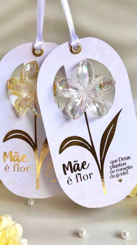 lembrancinha dia das mães com presilha de flor