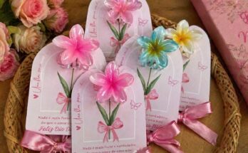 lembrancinha dia das mães com presilha de flor